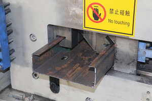 Máy tạo hình cuộn xà gồ Z với kích thước thay đổi và hỗ trợ đục lỗ trên máy tùy chỉnh xà gồ - Product Image 3