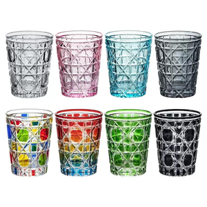 Verres à boire en verre coloré, verres gravés à la main, gobelets vintage, verrerie vintage - Product Image 1
