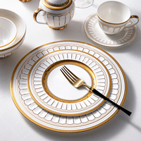 Assiettes à dîner en céramique de porcelaine fine de luxe, design romain royal, bord doré, haut de gamme, banquet, mariage, logo personnalisé européen