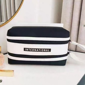 Neceser de viaje de PU de doble capa Bolsas de lavado de cosméticos con cremallera doble personalizadas a la moda con asa para viajes de mujer - Product Image 2