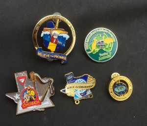 سعر الجملة تصميم مخصص طية صدر معدنية دبوس - Product Image 6