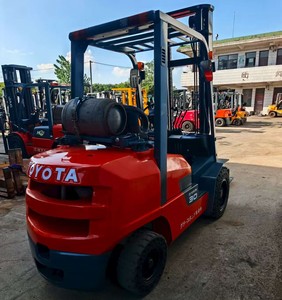 Utilizado para montacargas FG30 3T con desplazador lateral hidráulico y neumáticos sólidos de alta calidad y eficiencia - Product Image 2