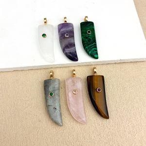 Pendentif en or plaqué or en forme de <span class=keywords><strong>dent</strong></span> de <span class=keywords><strong>tigre</strong></span> avec améthyste et zircon, et pendentif en corne avec pierre précieuse naturelle de quartz rose, pour cadeau, vente en gros - Product Image 1