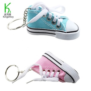 LLavero de lona personalizado para zapatillas, Mini zapato de lona 3D, llavero para zapatillas - Product Image 3