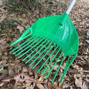 PINSHUN Râteau de jardinage en plastique vert pour l'agriculture, pour ramassage d'herbe et de feuilles, ameublissement du sol, semis, fourche à fourrage, outil pelle, manche en bois - Product Image 3