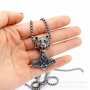 Yunnique – collier avec pendentif marteau de Thor, en acier inoxydable, design tête de loup, cadeau unisexe, bijoux à la mode - Product Image 5