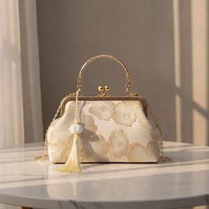 Pochette à bijoux carrée légère brodée à la main, style floral en soie, design artistique, taille personnalisée, haute qualité - Product Image 6
