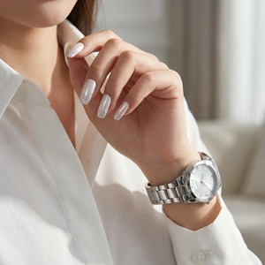 Montre à quartz minimaliste pour femme, bracelet en acier inoxydable, cadran blanc, montre tendance pour tous les jours - Product Image 3