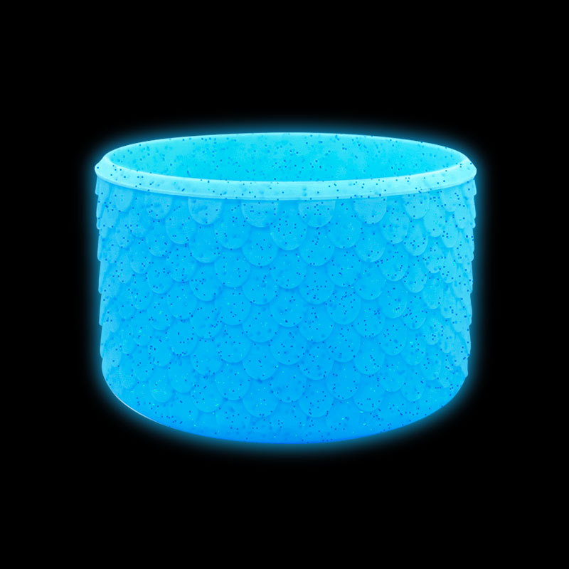 Bleu brillant dans le noir