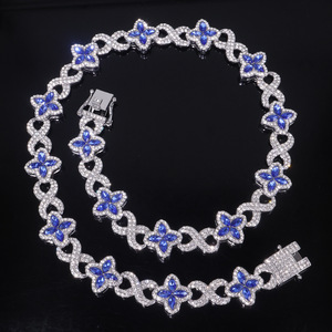 Ensemble Collier et Bracelet Chaîne Cubaine Fleur Sertie de Strass Dorés Style Hip Hop pour Femmes et Hommes, Vente en Gros, Bijoux Tendance, Coffret Cadeau - Product Image 3