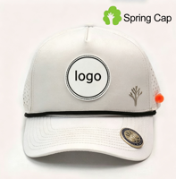 Gorra de golf personalizada con logo de parche de goma perforado con corte láser, 5 paneles, impermeable, con cuerda, soporte para tee y marcador de bola magnético