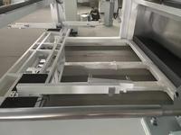 Machine de peinture au pistolet CNC automatique à 5 axes pour usage industriel, facile à utiliser, pour le revêtement des portes en bois, des panneaux de meubles et des armoires.