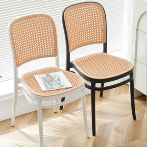 Sedia da Cucina in Plastica Stile Nordico, Sedie da Pranzo Moderne Bianche Impilabili e Resistenti per <span class=keywords><strong>Casa</strong></span>, Scuola, Magazzino, Prezzo Conveniente in Offerta - Product Image 2