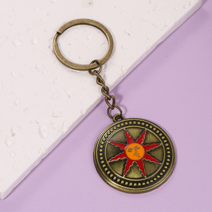 ZRM <span class=keywords><strong>Dark</strong></span> Souls Solar Knight Soral Porte-clés et Collier en Alliage de Zinc Ignifuge, Personnage Féminin de Dessin Animé Altlius, Accessoires de Jeu - Product Image 2