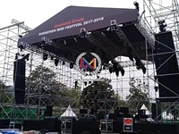 Scène extérieure en treillis galvanisé à chaud avec treillis pour enceintes Line Array pour événements de concert