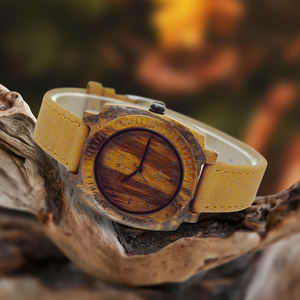 Relojes de Madera de Edición Limitada Listos para Enviar con Correa de Cuero, Forma Única, Descuento de Liquidación, Disponibles en Existencia - Product Image 4
