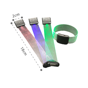 Pulsera Deportiva LED Personalizada, Brillante, Ajustable y Duradera para Estilos de Vida Activos - Product Image 3