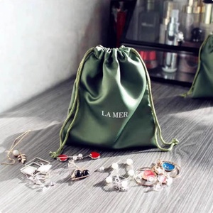 Vente en gros de pochettes en satin de soie avec cordon de serrage pour accessoires de bijoux, personnalisables avec logo, écologiques et durables, sacs cadeaux - Product Image 4