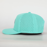 Gorra de béisbol deportiva a rayas al por mayor ajustable de 5 paneles agujeros láser sombrero de papá con patrón de lazos parche tejido