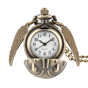 Montre de poche à quartz vintage en forme de Snitch dorée avec ailes de <span class=keywords><strong>Potter</strong></span>, chaîne de pull pour hommes, femmes et enfants - Product Image 2