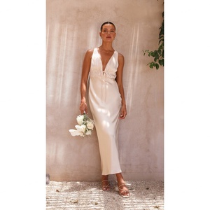 เดรสยาวทรงเอเข้ารูปสำหรับผู้หญิง แบบขายส่ง ดีไซน์เซ็กซี่ แขนกุด คอวี โชว์หลัง ทรงเอไลน์ - Product Image 4