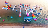 Grand parc aquatique gonflable parc aquatique flottant à prix d'usine avec de nombreux jeux d'eau amusants