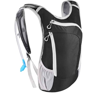 MUESTRA GRATUITA Mochila de Hidratación Ligera con Bolsa de Agua de 2L para Hombres y Mujeres - Product Image 2