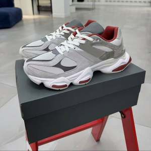 รองเท้าลำลองผู้ชายรุ่นใหม่ 9060 ดีไซน์เนอร์ บาลานซ์ ทันสมัยและมีสไตล์ น้ำหนักเบาและสวมใส่สบาย เหมาะสำหรับใส่ในชีวิตประจำวันและเล่นกีฬา - Product Image 1