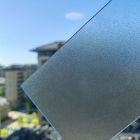 Plaque de toiture en polycarbonate PC solide transparent givré anti-UV 3mm-10mm, panneau de toiture moderne pour hôtel avec motif gaufré