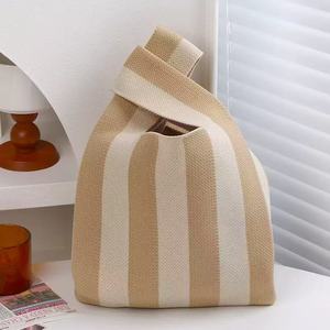 2024 bolsos de mano de punto pequeños a la moda para <span class=keywords><strong>mujer</strong></span> <span class=keywords><strong>accesorios</strong></span> de otoño invierno negro verde para bolso abierto de rayas blancas rosas - Product Image 5