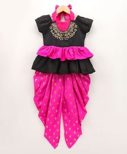 Twisha Ensemble élégant pour filles, haut à volants et pantalon dhoti imprimé en noir et rose (6 mois à 14 ans) - Product Image 1