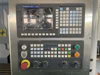 Centre d'usinage vertical compact CNC VMC640 avec commande GSK automatique pour le traitement de petites pièces - BT30/BT40