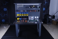 Banc de travail multifonctionnel robuste en acier inoxydable pour assemblage industriel, avec panneau perforé pour affichage d'outils, pour production en usine