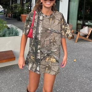 Fabricant personnalisé été <span class=keywords><strong>Camouflage</strong></span> feuilles t-shirts coton lourd surdimensionné tout imprimé Camo feuille arbre t-<span class=keywords><strong>shirt</strong></span> pour les femmes - Product Image 2