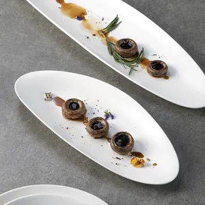 Prato de sushi em forma de oval irregular fosco vitrificado de porcelana personalizado de fábrica para restaurante de hotel