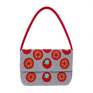 Bolso Mini Bohemio con Cuentas, Patrones Circulares Rojos, Motivos de Estrellas, Cierre de Solapa, Capacidad Personalizable, para Todas las Temporadas - Product Image 1
