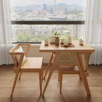Table à manger carrée moderne en bois massif avec design écologique, construction durable et garantie de 10 ans pour les salles à manger à domicile