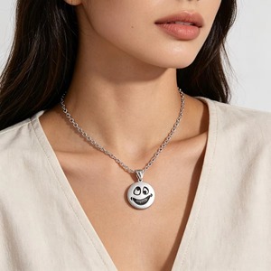 Collar con Colgante de Cara Expresiva Divertida para Mujer y Hombre, de Acero Inoxidable, Estilo Hip Hop, con Dije Redondo de Dibujos Animados, Accesorios de Joyería - Product Image 6