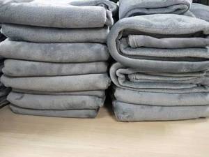 Ném Chăn Đồng Bằng Rắn Sẵn Sàng Bán Hàng Giá Rẻ Siêu Mềm Bán Buôn Tùy Chỉnh Flannel 100% Polyester Dệt Kim Hình Chữ Nhật 2PC - Product Image 2