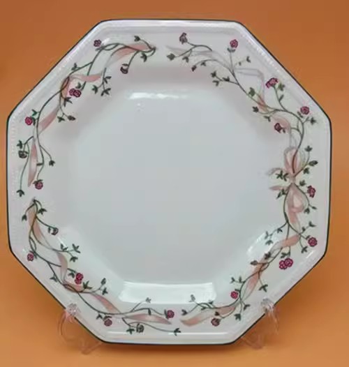 assiette blanche de 8 pouces