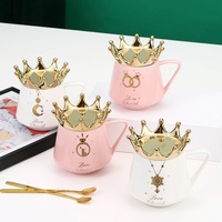 Tasse à café en céramique de luxe en porcelaine avec couvercle et cuillère pour le thé de l'après-midi en couple