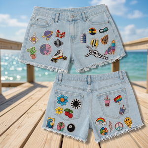 Shorts en jean taille haute pour femme avec appliqués colorés, ourlet effiloché, style décontracté, bleu clair - Product Image 3