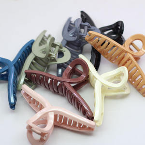 Grande pince à cheveux de style coréen, pince pour chignon, pince pour queue de cheval, pince à cheveux simple et élégante pour la douche, vente en gros à 1 ou 2 yuans. - Product Image 1