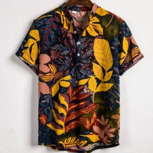 เสื้อเชิ้ตฮาวายแขนสั้นทรงหลวมสำหรับผู้ชาย ผ้าฝ้าย คอวี ลายดอกไม้ สตรีทแวร์ ขายดี - Product Image 1