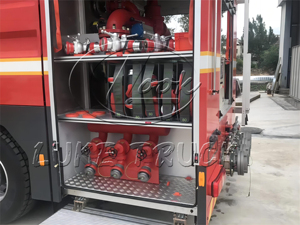 Promotion : Camion de Pompiers à Mousse d'Air Comprimé 20m³ Mercedes 8x4, 18 Mètres Cubes, Véhicule de Secours et de Lutte Contre l'Incendie à Vendre - Product Image 5