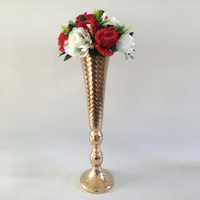 Support floral de mariage doré de style européen de haute qualité, vase de table pour arrangement floral, décoration de centre de table pour célébration et fête