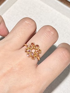 แหวนเงินแท้ 925 ชุบทอง 18K ประดับพลอยทับทิมสีแดงสังเคราะห์รูปดอกไม้ไฟ จาก UM Jewelry เหมาะสำหรับงานแต่งงาน งานเลี้ยงฉลองครบรอบ และเป็นของขวัญในชีวิตประจำวัน - Product Image 1