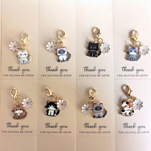 Colgante de gato pintado de aleación de zinc, bonito dije de margarita, llavero con mosquetón, colgante de mascota rosa encantador y de moda, joyería. - Product Image 1