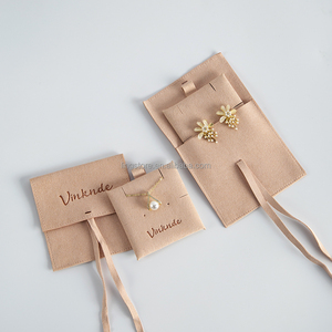 Pochette d'emballage de bijoux en microfibre de velours rose de luxe personnalisée en gros, présentoir portable pour boucles d'oreilles et bracelets - Product Image 4