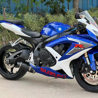 Moto sportive Suzuki GSX-R600 d'occasion avec moteur quatre cylindres en ligne d'origine refroidi par eau. Accélérateur électronique, modes de puissance, excellent état.